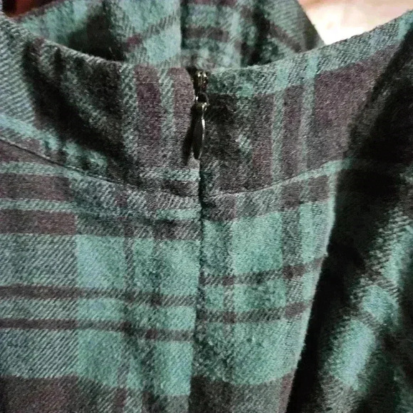 Crossback suspender skirt! - Picture 3 of 5